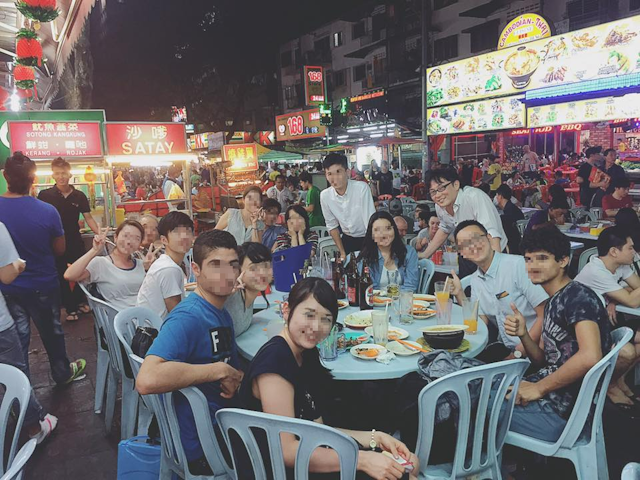 Oki@Jalan Alor with Students.png